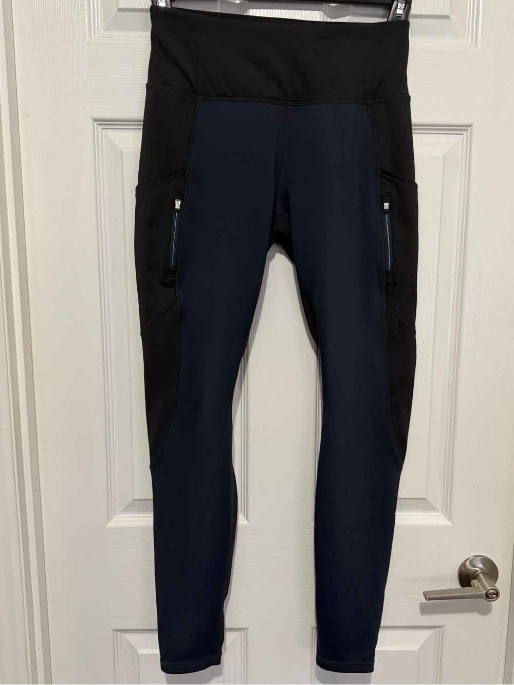Athleta Two-Tone Navy and Black Leggings w/ Pockets